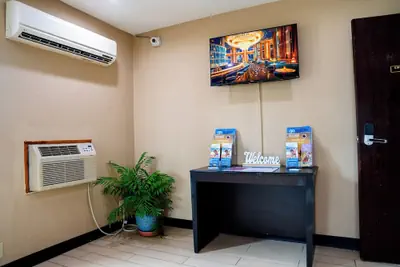 Photo 3 - Motel 6 Litchfield, IL