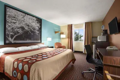 Photo 4 - Super 8 by Wyndham Marion