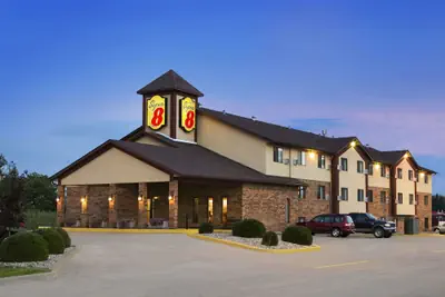 Photo 2 - Super 8 by Wyndham Marion