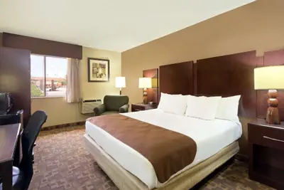 Photo 4 - Rodeway Inn & Suites Chandler - Phoenix South I-10