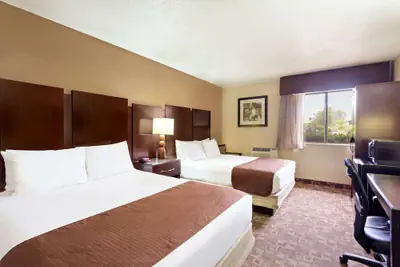 Photo 2 - Rodeway Inn & Suites Chandler - Phoenix South I-10