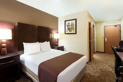 Photo 3 - Rodeway Inn & Suites Chandler - Phoenix South I-10