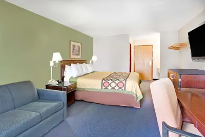 Photo 4 - Super 8 by Wyndham West Memphis