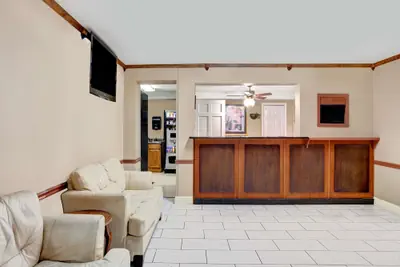 Photo 2 - Super 8 by Wyndham West Memphis