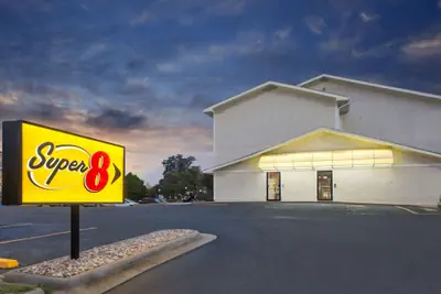 Photo 2 - Super 8 by Wyndham Columbus Airport