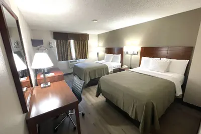 Photo 5 - Econo Lodge Cartersville-Emerson Lake Point