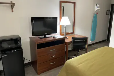 Photo 4 - Econo Lodge Cartersville-Emerson Lake Point