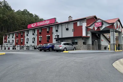 Photo 2 - Econo Lodge Cartersville-Emerson Lake Point