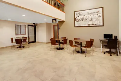 Photo 3 - Super 8 by Wyndham Longmont/Del Camino