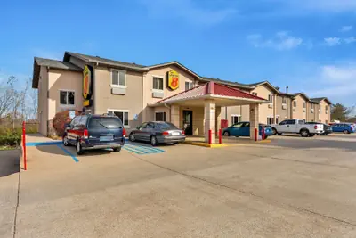 Photo 2 - Super 8 by Wyndham Bloomington University Area