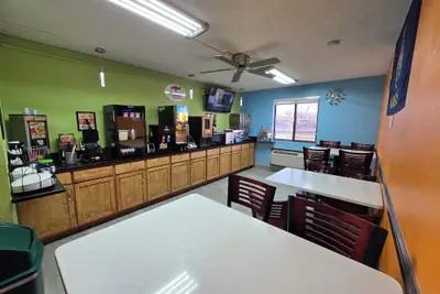 Photo 2 - Super 8 by Wyndham Emporia