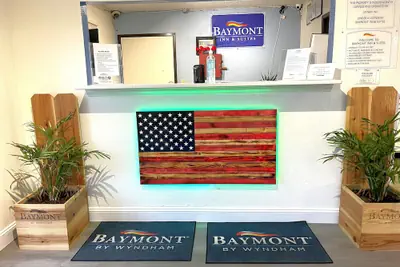 Photo 3 - Baymont by Wyndham Hutchinson