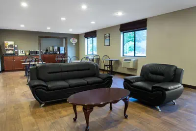 Photo 3 - Super 8 by Wyndham Cromwell/Middletown