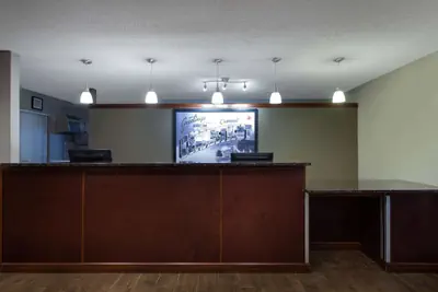 Photo 5 - Super 8 by Wyndham Cromwell/Middletown