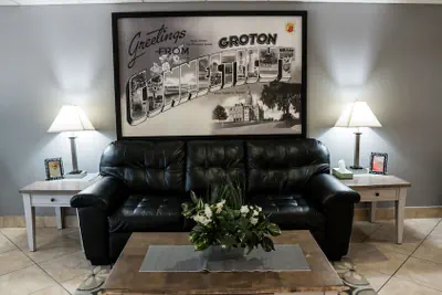 Photo 2 - Super 8 by Wyndham Groton