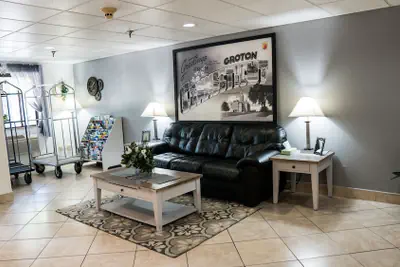 Photo 4 - Super 8 by Wyndham Groton