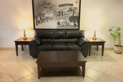 Photo 5 - Super 8 by Wyndham Groton