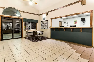 Photo 2 - Super 8 by Wyndham Fruita