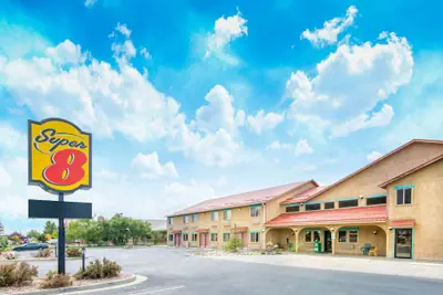 Photo 2 - Super 8 by Wyndham Buena Vista