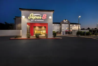 Photo 2 - Super 8 by Wyndham - Mesa/Gilbert
