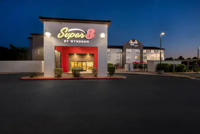 Photo 2 - Super 8 by Wyndham - Mesa/Gilbert