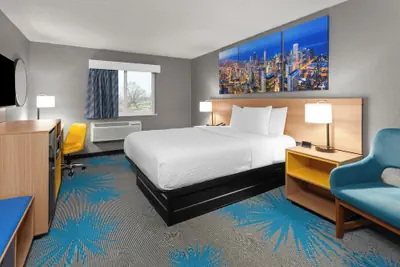 Photo 2 - Days Inn by Wyndham Waukegan