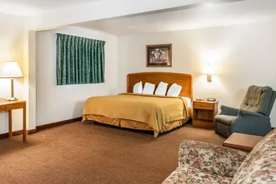 Photo 4 - Quality Inn South