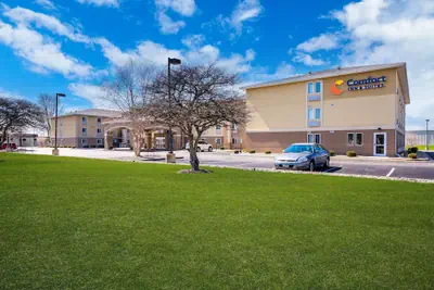 Photo 2 - Comfort Inn & Suites Springfield I-55