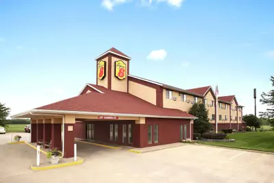 Photo 2 - Super 8 by Wyndham Salem