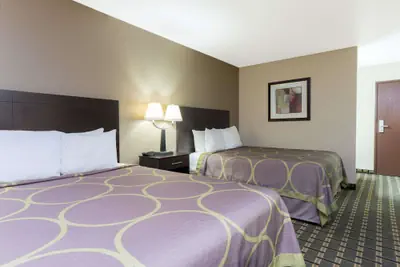 Photo 5 - Super 8 by Wyndham Springfield East