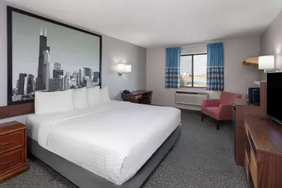 Photo 2 - Super 8 by Wyndham Romeoville Bolingbrook