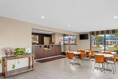 Photo 4 - Super 8 by Wyndham Valdosta GA I-75