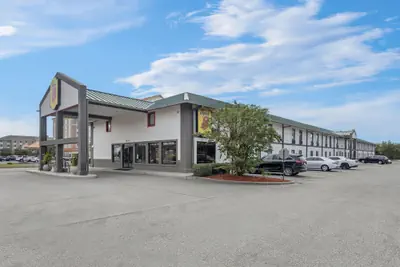Photo 2 - Super 8 by Wyndham Valdosta GA I-75