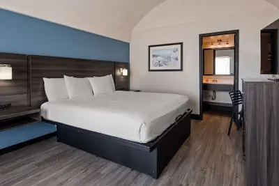 Photo 4 - SureStay Hotel by Best Western Virginia Beach Royal Clipper