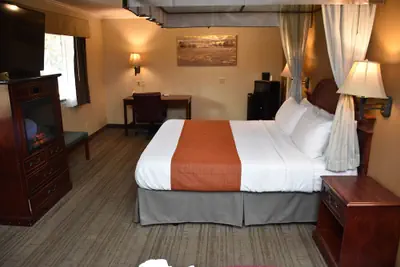Photo 4 - Dynasty Suites Redlands