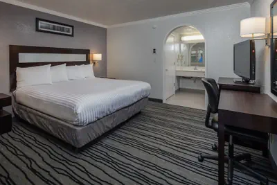 Photo 4 - Redwood Creek Inn
