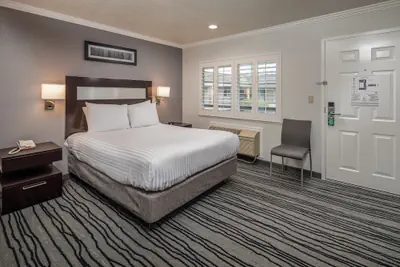 Photo 5 - Redwood Creek Inn