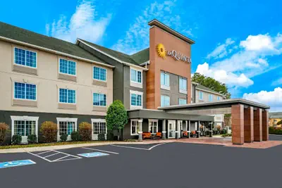 Photo 2 - La Quinta Inn & Suites by Wyndham Cookeville