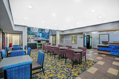 Photo 4 - La Quinta Inn & Suites by Wyndham Cookeville
