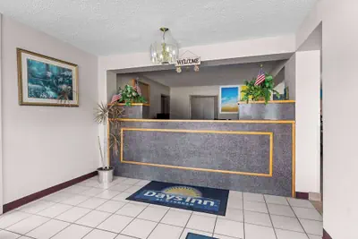 Photo 3 - Days Inn by Wyndham Clayton