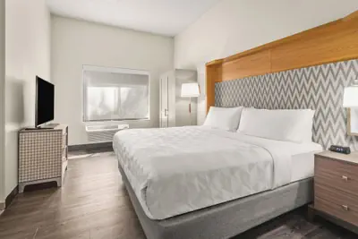 Photo 5 - Holiday Inn & Suites Bothell by IHG