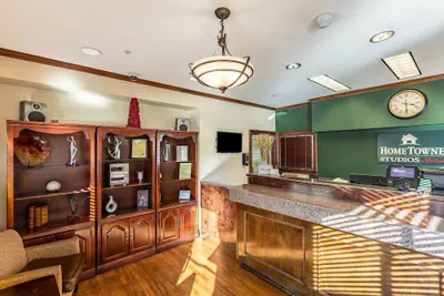 Photo 3 - HomeTowne Studios by Red Roof Atlanta - Chamblee