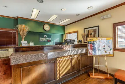 Photo 4 - HomeTowne Studios by Red Roof Atlanta - Chamblee