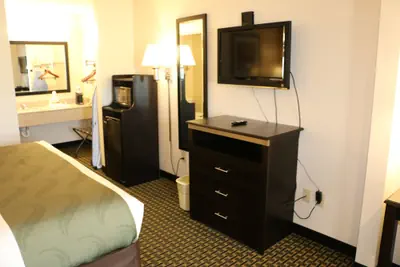 Photo 5 - Highland Inn