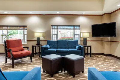 Photo 4 - Comfort Suites Jacksonville Airport