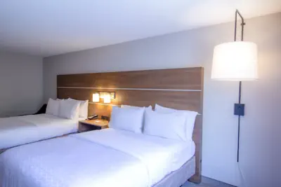 Photo 5 - Holiday Inn Express & Suites Lincoln East - White Mountains by IHG