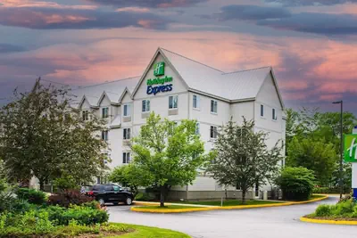 Photo 2 - Holiday Inn Express & Suites Lincoln East - White Mountains by IHG