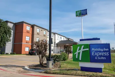 Photo 2 - Holiday Inn Express and Suites Sulphur Springs by IHG