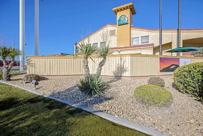 Photo 2 - La Quinta Inn by Wyndham El Paso Cielo Vista