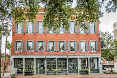 Photo 2 - East Bay Inn, Historic Inns of Savannah Collection